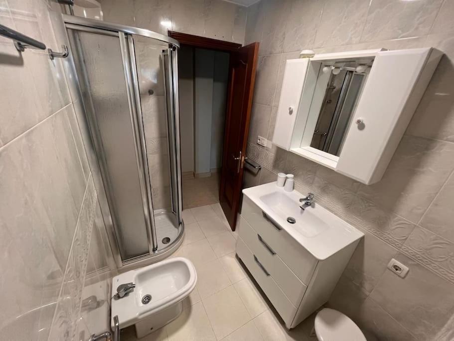 Casa Con Terraza En El Casco Villa Betanzos Bagian luar foto